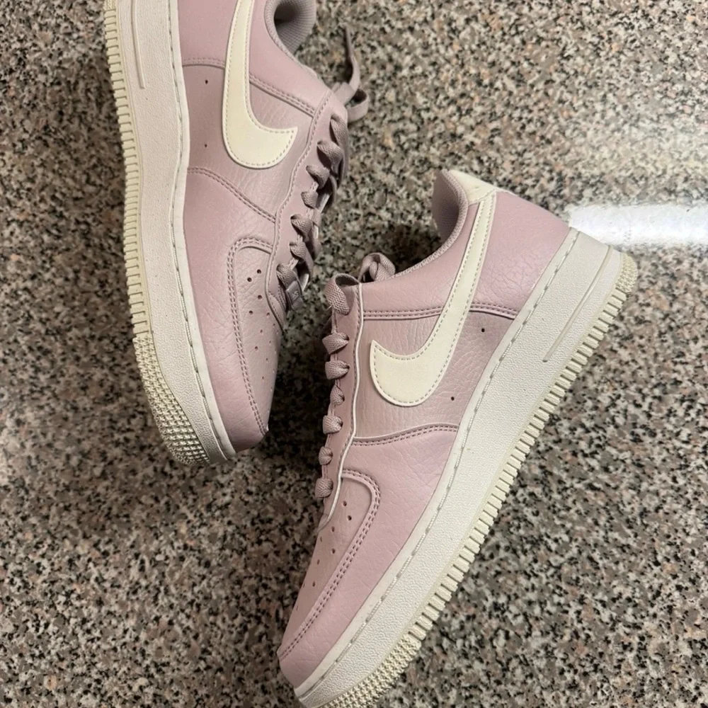 Women's Nike Air Force 1 '07 Platinum Violet Sail DV3808 001 Purple White Sizes - Picture 3 of 9